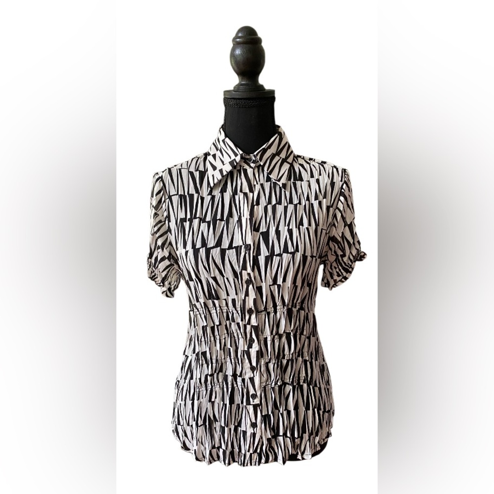 Allison Taylor: Artistic Black and White Button Down Shirt with Geometric Print